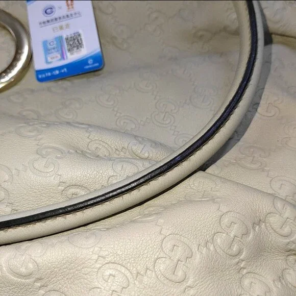 Gucci GG Signature Abbey Tote - Picture 9 of 16